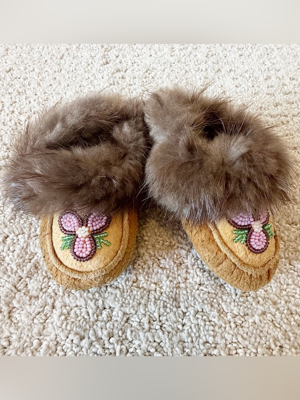 Vtg Handmade Baby Moccasins Soft Brown Leather Rabbit? Fur Purple & Pink Flower